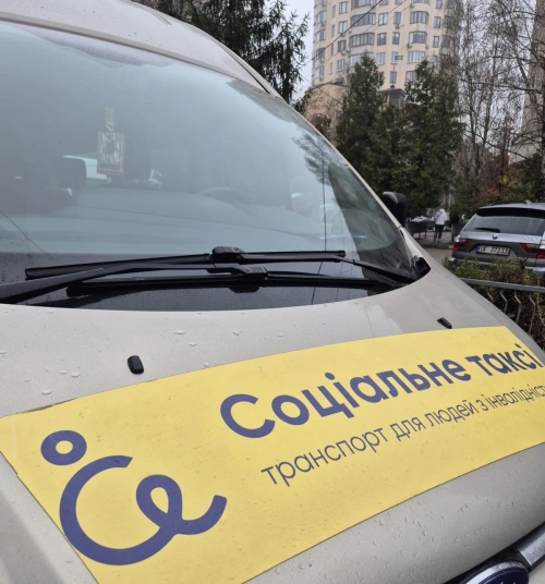 Соціальне таксі у Києві вимушено припиняє роботу через свавілля силовиків